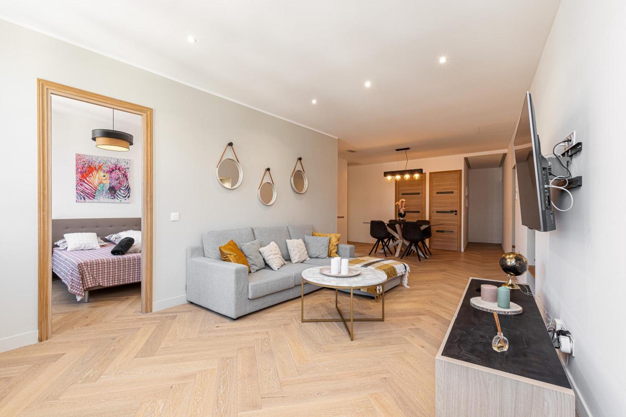 Appartement Place Massena, Superbe Neuf. *