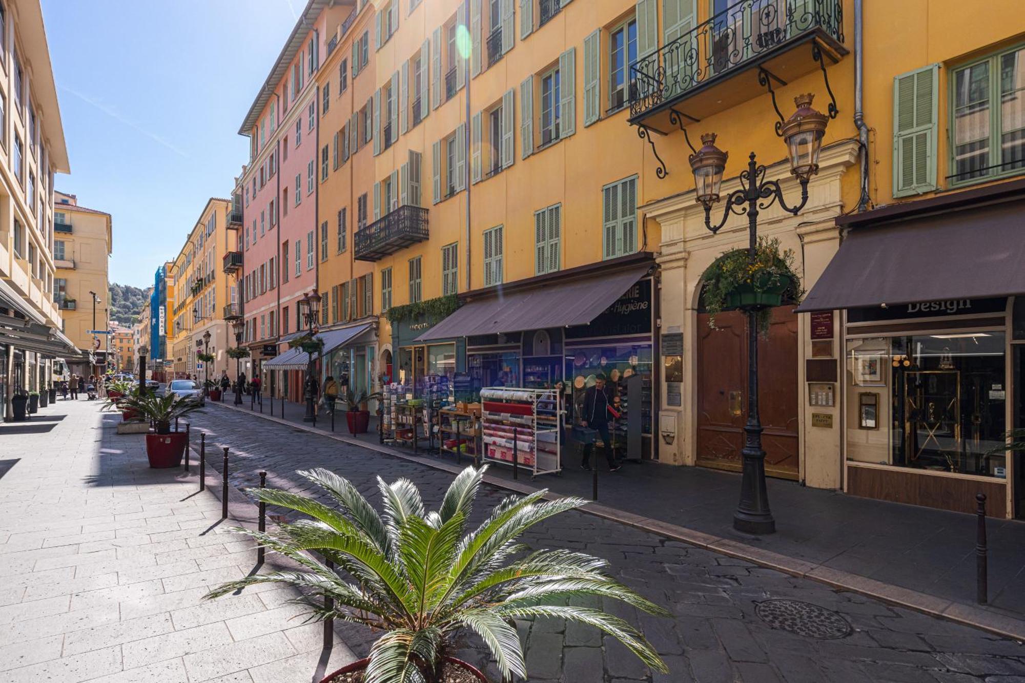 Place Massena, Superbe Neuf. *